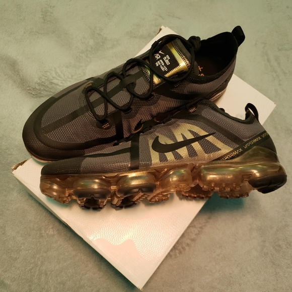 vapormax black metallic red bronze